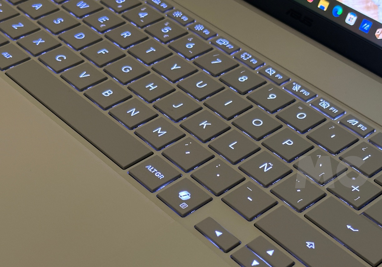 ASUS Zenbook A16 Snapdragon X2 Elite Extreme