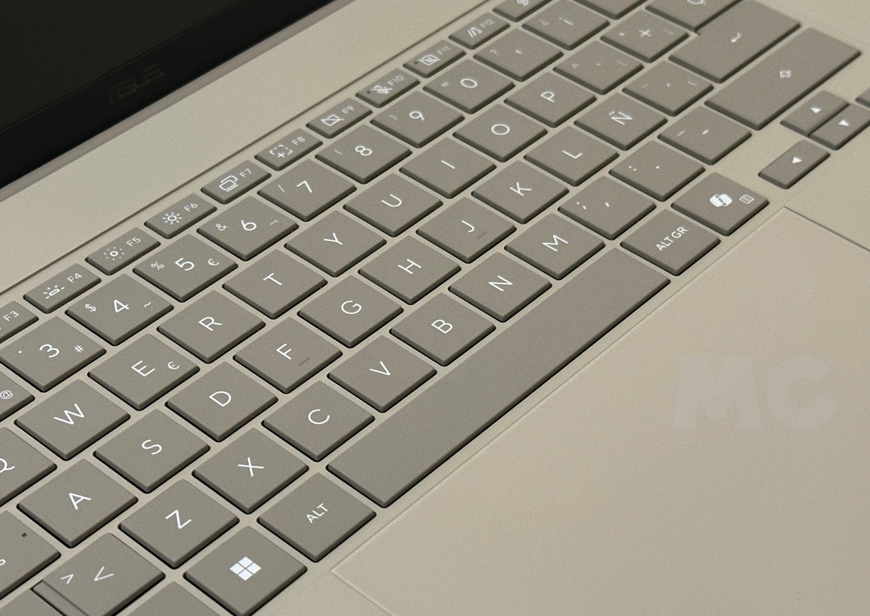 ASUS Zenbook A16 Snapdragon X2 Elite Extreme