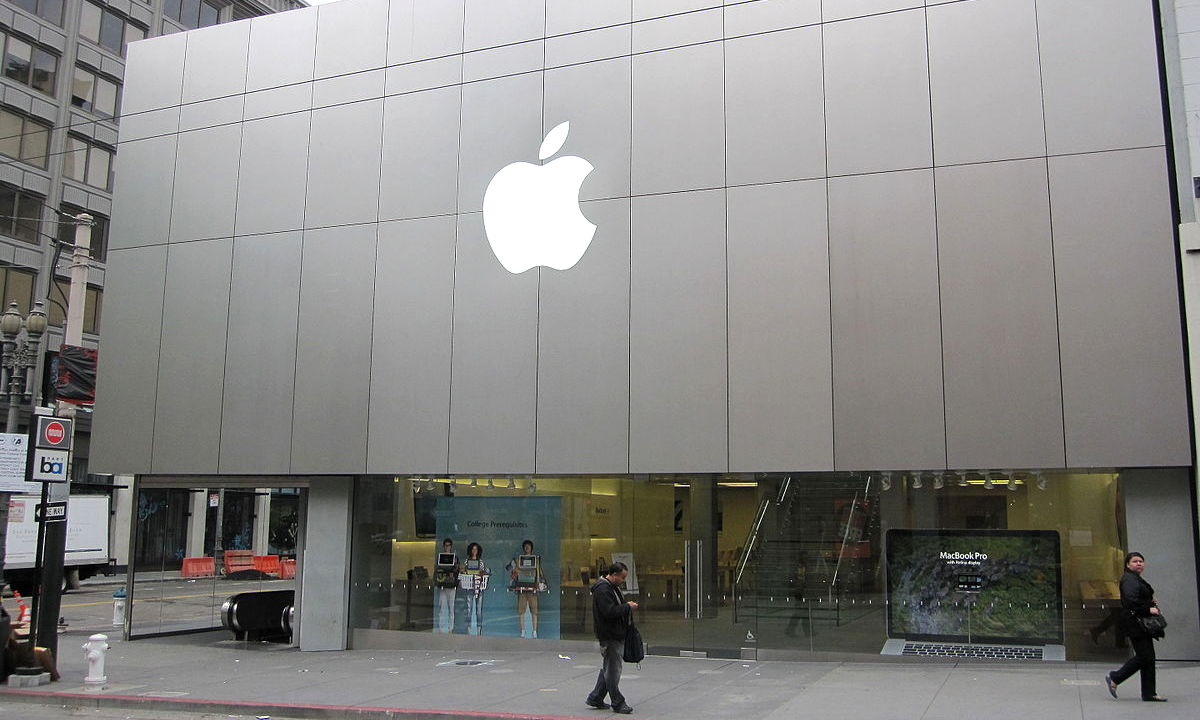 Apple tuvo dos años para adaptar Siri AI a Europa, y decidió no hacerlo