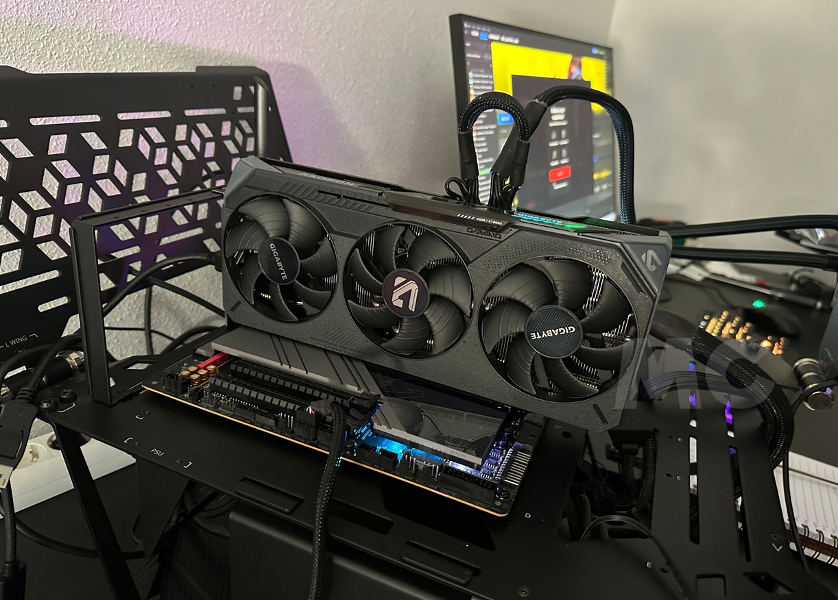 GIGABYTE Radeon RX 9070 GRE Gaming OC