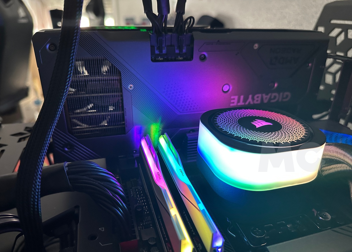 GIGABYTE Radeon RX 9070 GRE Gaming OC