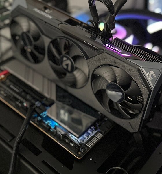 GIGABYTE Radeon RX 9070 GRE Gaming OC