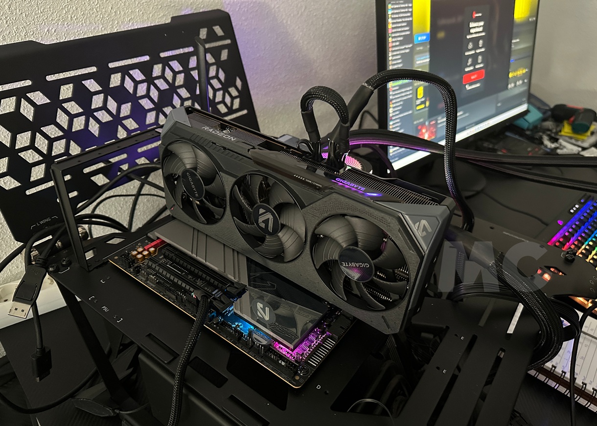 GIGABYTE Radeon RX 9070 GRE Gaming OC