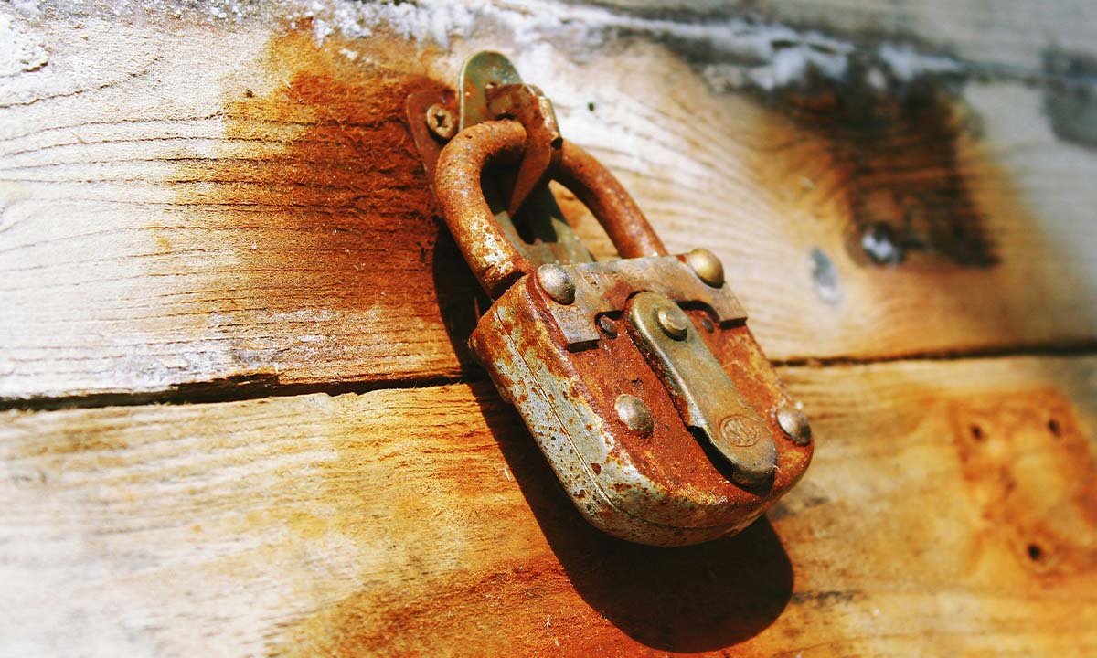 Apple sigue sin corregir un fallo en Hide My Email más de un año después