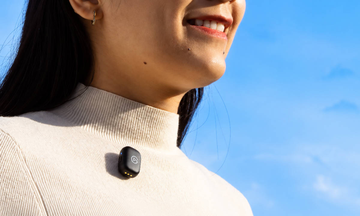 Elgato Wave Go sale del escritorio con un micrófono dos en uno
