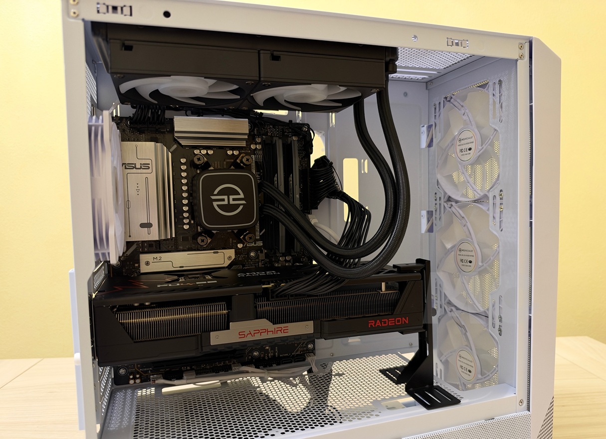 PCSPECIALIST Noble Lumin